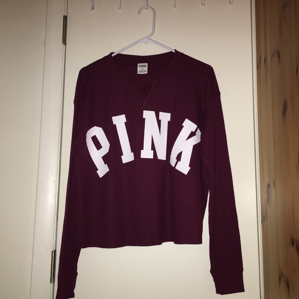 🎈SALE 🎈on Brand NEW VS Long sleeve tee 😻❤️